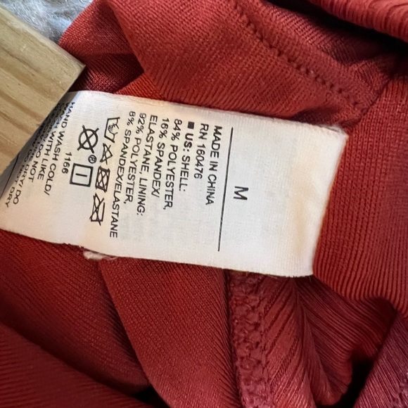 Women’s Medium Old Navy Bathing Suit Top GUC - Picture 4 of 7